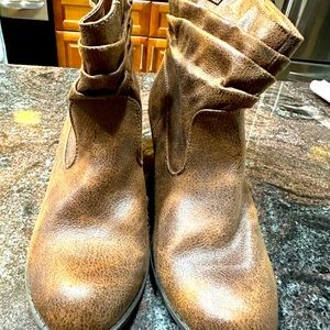 Women’s size 9.5 brown boots